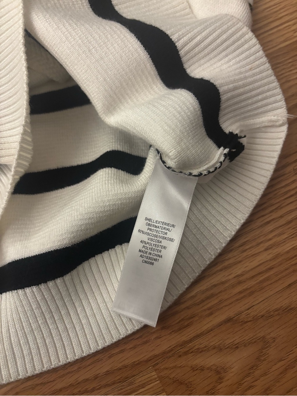 Adrianna Papell Striped V-Neck Sweater Vest Size Small - Picture 8 of 8